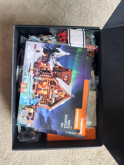 Aurora Cabin Building Set with LED Lights – 2425 Pieces